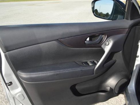 Used 2018 Nissan Rogue Sport S image 11