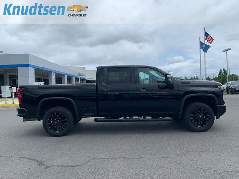 Used 2025 Chevrolet Silverado 2500 LTZ w/ Trail Boss Package AWD/4WD image 8