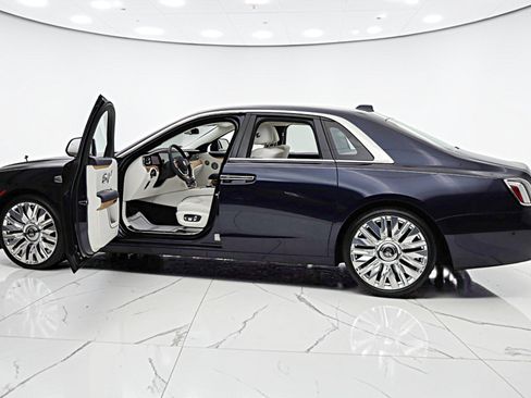 Used 2025 Rolls-Royce Ghost AWD/4WD image 7