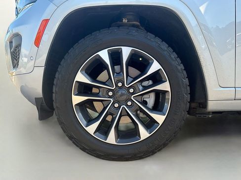Used 2024 Jeep Grand Cherokee Overland w/ Advanced Protech Group III AWD/4WD image 13