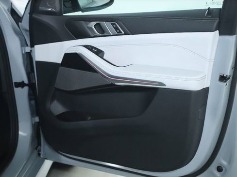 Used 2025 BMW X5 xDrive40i w/ M Sport Package image 34