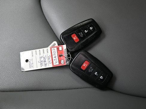Used 2021 Toyota Highlander XLE AWD/4WD image 30