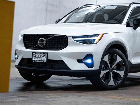 New 2026 Volvo XC40 B5 Plus w/ Protection Package Premier AWD/4WD image 2