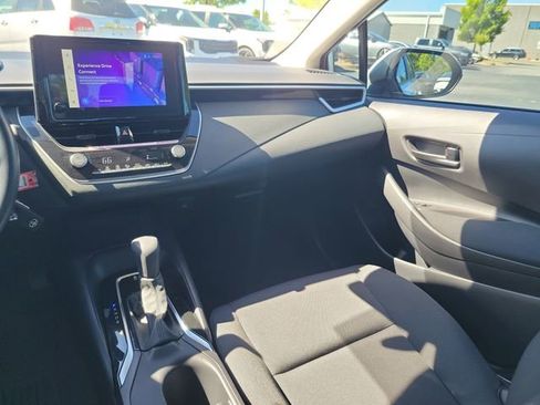 Used 2025 Toyota Corolla LE FWD image 11
