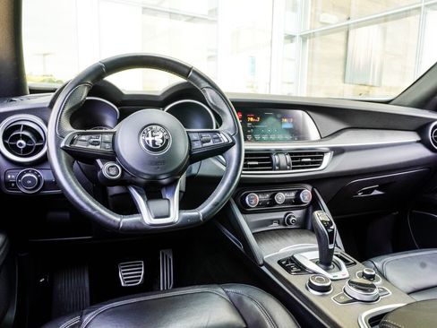 Used 2023 Alfa Romeo Stelvio Ti AWD/4WD image 15