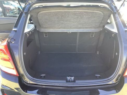 Used 2020 Chevrolet Trax LT w/ LT Convenience Package image 15