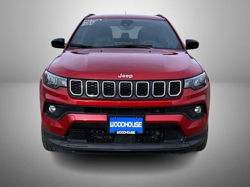 Used 2025 Jeep Compass Latitude w/ Sun & Sound Group AWD/4WD image 2