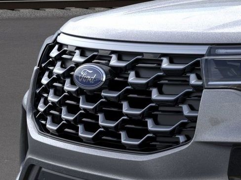 New 2026 Ford Explorer Platinum w/ LUX Leather Package AWD/4WD image 17