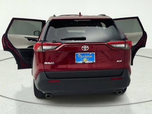 Used 2021 Toyota RAV4 XLE Premium FWD image 33