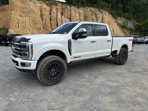 Used 2023 Ford F250 Platinum AWD/4WD image 3