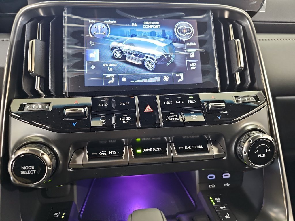 New 2026 Lexus LX 700h Luxury w/ Appearance Package AWD/4WD image 23