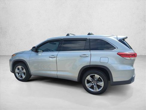 Used 2019 Toyota Highlander Limited FWD image 7