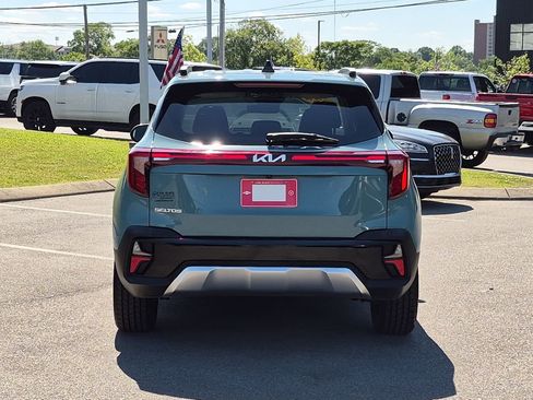 Used 2024 Kia Seltos EX FWD image 7