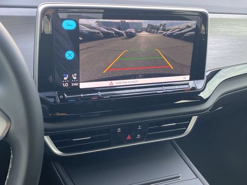 New 2026 Volkswagen Atlas Cross Sport SE FWD image 22
