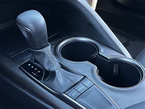 Used 2023 Toyota Camry SE image 17