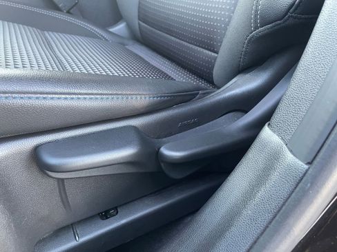 Used 2025 Chevrolet Trax LT image 23