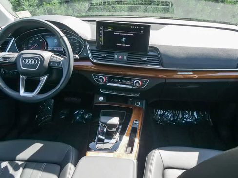 Used 2023 Audi Q5 2.0T Premium w/ Convenience Package image 12