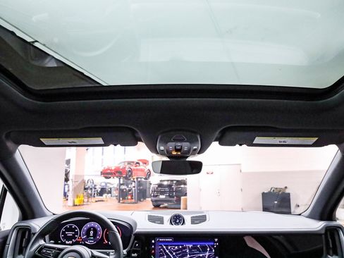 Used 2025 Porsche Cayenne E-Hybrid image 21