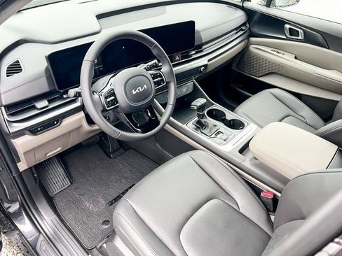 New 2026 Kia Carnival FWD image 16