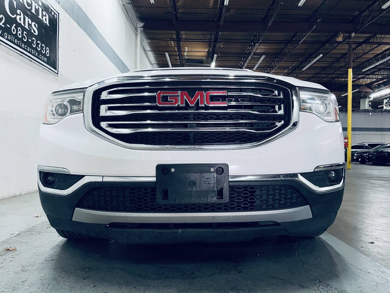 Used 2017 GMC Acadia SLT FWD image 4