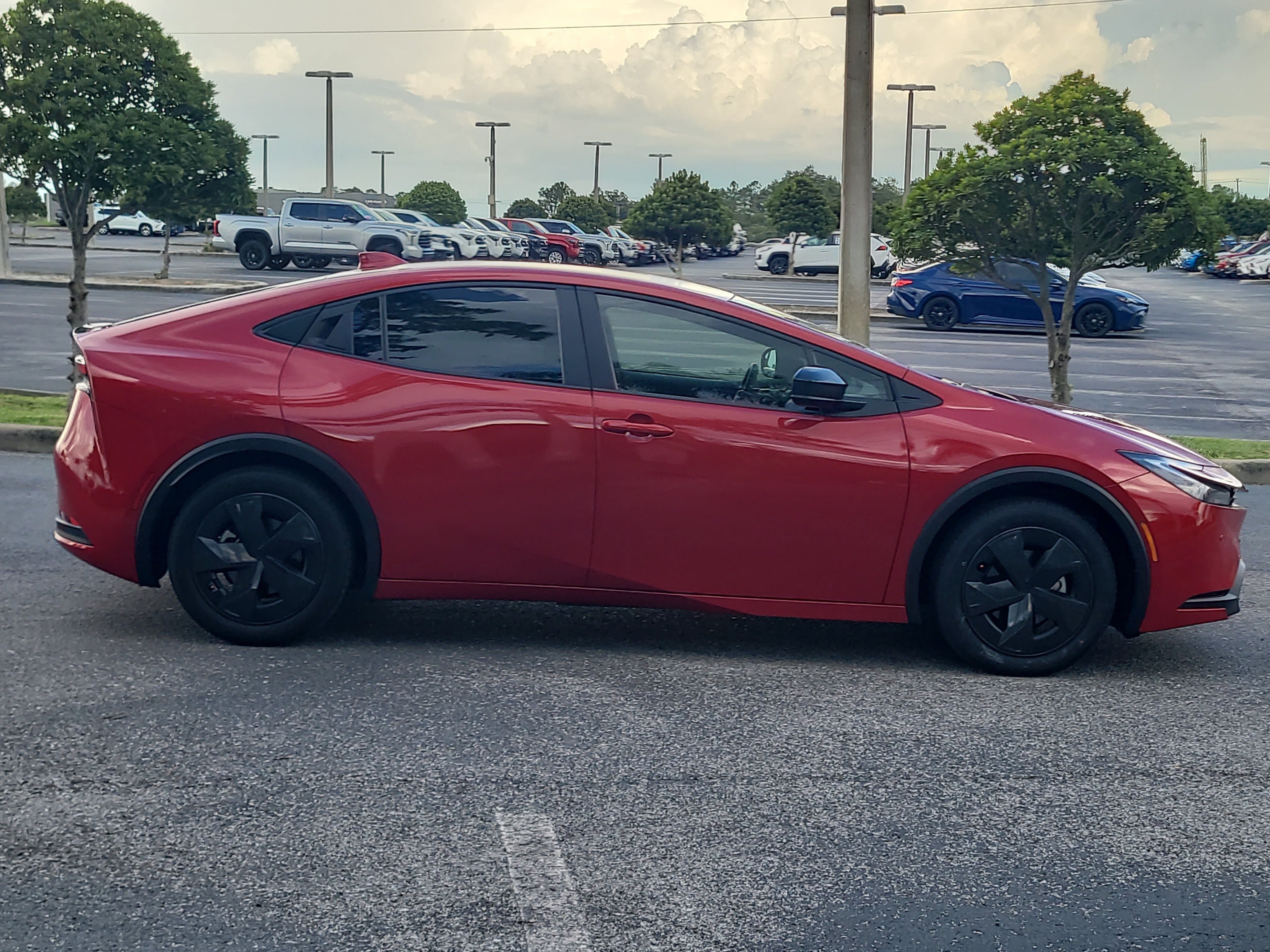 Certified 2025 Toyota Prius LE FWD image 8