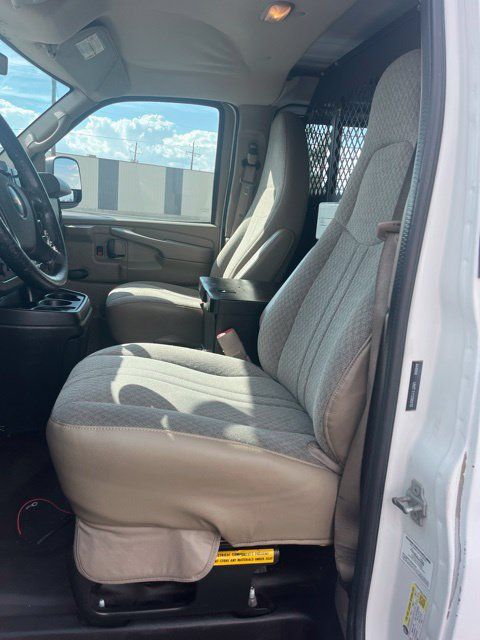 Used 2012 Chevrolet Express 2500 RWD image 28