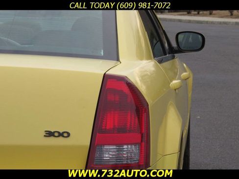 Used 2006 Chrysler 300 RWD image 18