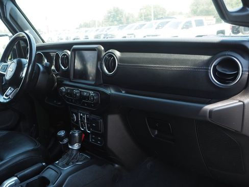 Used 2022 Jeep Wrangler Unlimited Sahara w/ LED Lighting Group AWD/4WD image 20