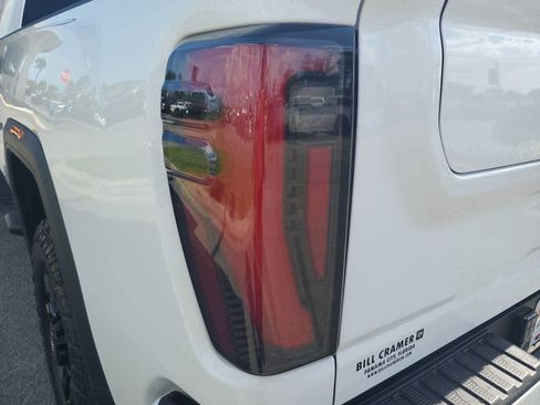 Used 2024 GMC Sierra 2500 AT4 w/ AT4 Premium Plus Package AWD/4WD image 19