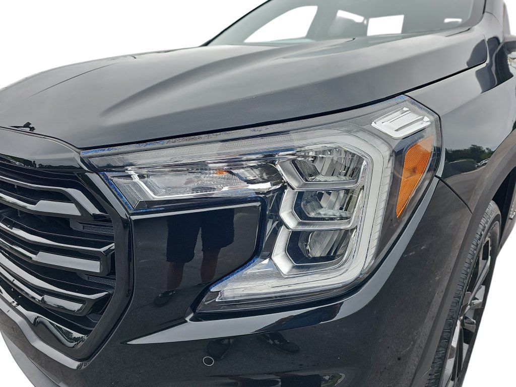Used 2022 GMC Terrain SLT w/ Infotainment Package II FWD image 32