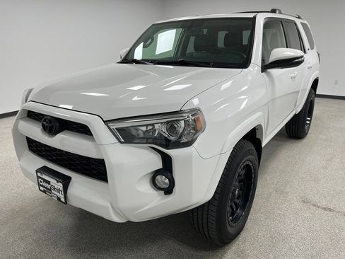 Used 2019 Toyota 4Runner SR5 Premium AWD/4WD image 4