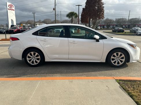 Used 2024 Toyota Corolla LE image 12