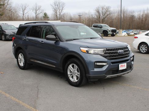 Used 2021 Ford Explorer XLT w/ Equipment Group 202A image 3