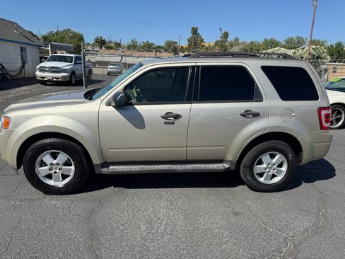 Used 2010 Ford Escape XLT AWD/4WD image 4