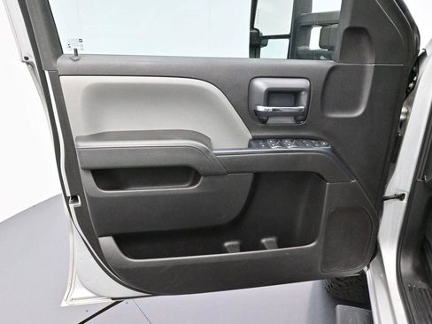 Used 2019 GMC Sierra 2500 4x4 Crew Cab w/ Sierra Convenience Package image 9