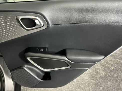 Used 2025 Kia Soul S image 35