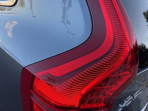 Used 2018 Volvo XC90 T5 Momentum w/ Convenience Package AWD/4WD image 21