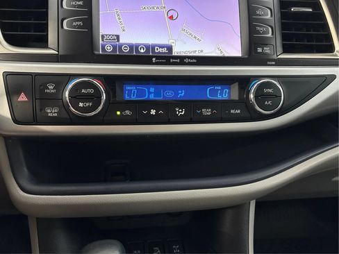 Used 2019 Toyota Highlander XLE AWD/4WD image 37
