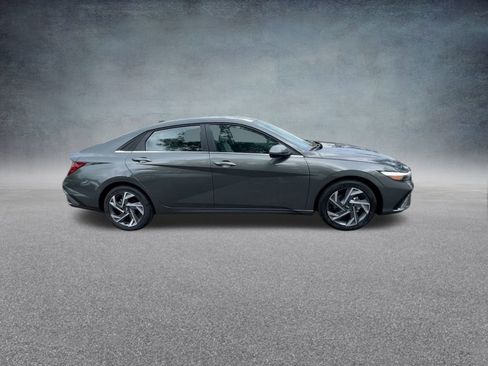 New 2025 Hyundai Elantra Limited image 25