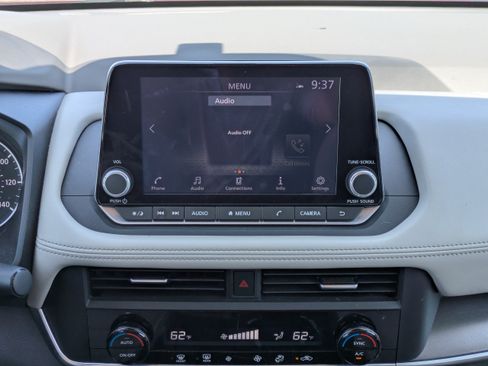 Used 2023 Nissan Rogue SV FWD image 17