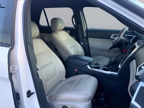 Used 2013 Ford Explorer XLT FWD image 9