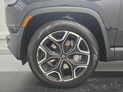 Used 2024 Rivian R1S Adventure AWD/4WD image 9