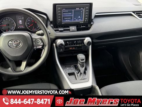 Used 2022 Toyota RAV4 LE image 17