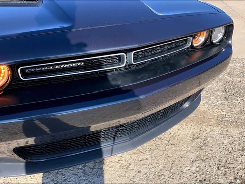 Used 2019 Dodge Challenger SXT image 29