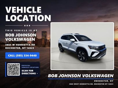 Used 2024 Volkswagen Taos SE w/ Panoramic Sunroof Package