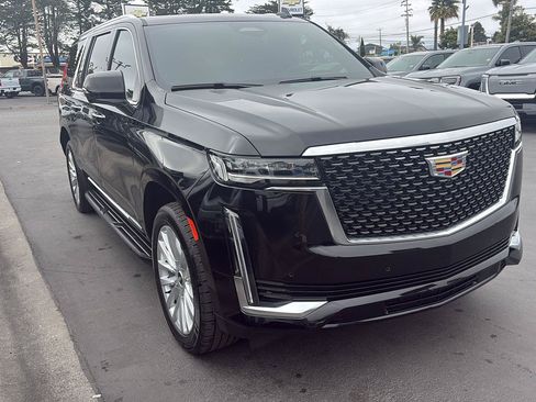Used 2024 Cadillac Escalade ESV Luxury RWD image 6