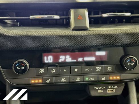 Used 2026 Subaru Outback Premium AWD/4WD image 17