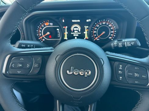 Used 2026 Jeep Wrangler Unlimited Rubicon AWD/4WD image 10