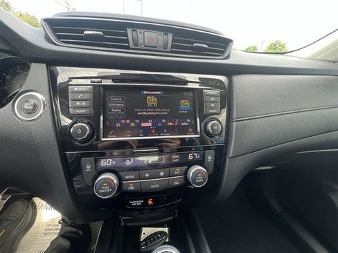 Used 2020 Nissan Rogue SV image 13