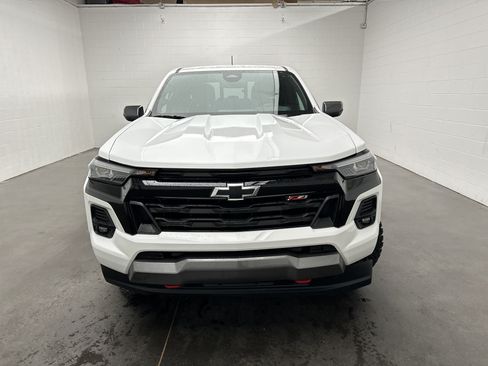 Used 2025 Chevrolet Colorado Z71 AWD/4WD image 3